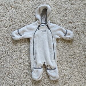The North Face Cream Hooded Baby One Piece Zip Up Fleece Suit Winter 0-3 months